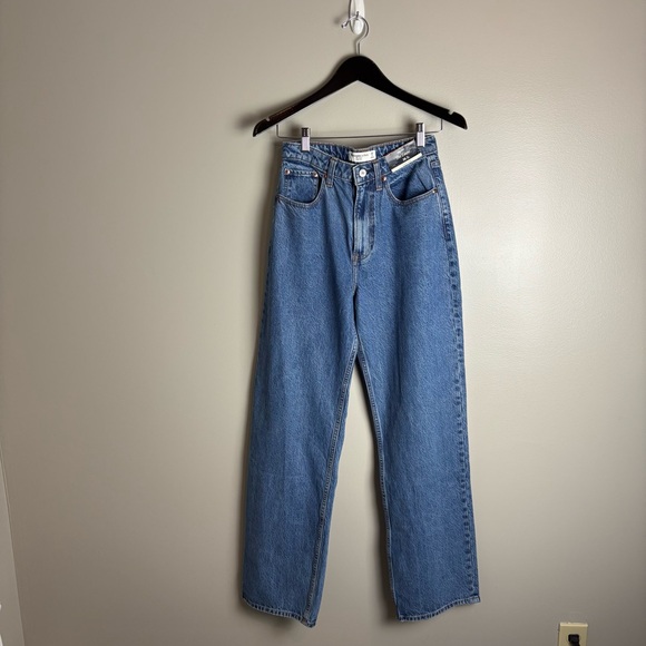 NWT Abercrombie & Fitch Curve Love High Rise Loose Medium Wash Jeans size 26L/2 - Picture 8 of 15